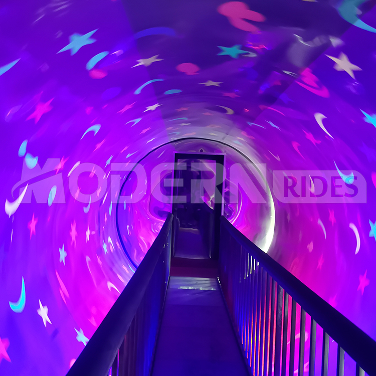 Magic mirror maze MDMM23